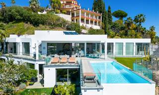 Riante, architecturale villa te koop met spectaculair open zeezicht in een gated community in Benahavis - Marbella 52160 