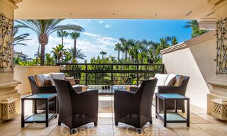 Sensationeel, luxueus, duplex appartement te koop, met privézwembad, in een vijfsterren eerstelijnstrand complex, Puerto Banus, Marbella 40077 