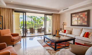 Sensationeel, luxueus, duplex appartement te koop, met privézwembad, in een vijfsterren eerstelijnstrand complex, Puerto Banus, Marbella 40086 