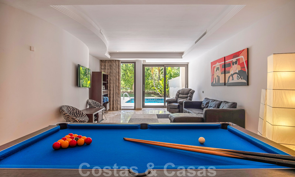 Sensationeel, luxueus, duplex appartement te koop, met privézwembad, in een vijfsterren eerstelijnstrand complex, Puerto Banus, Marbella 40087