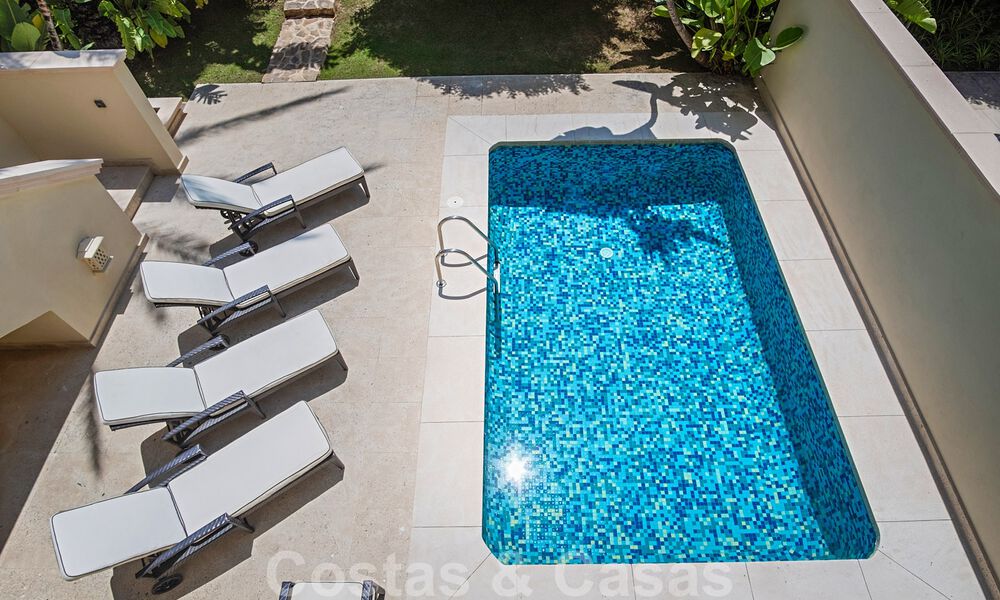 Sensationeel, luxueus, duplex appartement te koop, met privézwembad, in een vijfsterren eerstelijnstrand complex, Puerto Banus, Marbella 40091