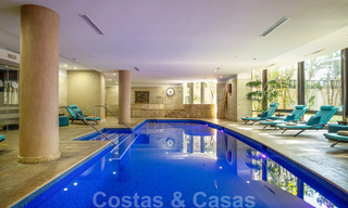 Sensationeel, luxueus, duplex appartement te koop, met privézwembad, in een vijfsterren eerstelijnstrand complex, Puerto Banus, Marbella 40102 