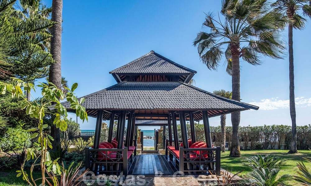 Sensationeel, luxueus, duplex appartement te koop, met privézwembad, in een vijfsterren eerstelijnstrand complex, Puerto Banus, Marbella 40106