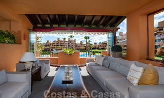 Ruim, luxe appartement te koop met zeezicht, in een eerstelijnstrand complex op de New Golden Mile tussen Marbella en Estepona 40006 