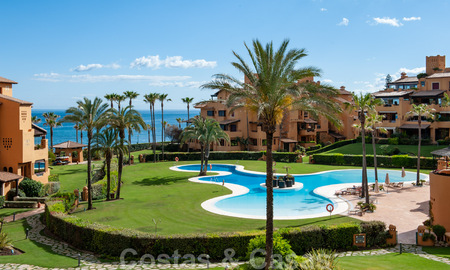 Ruim, luxe appartement te koop met zeezicht, in een eerstelijnstrand complex op de New Golden Mile tussen Marbella en Estepona 40015