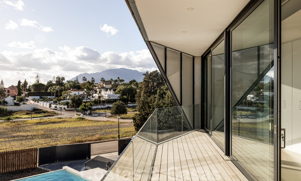 Unieke, avant-garde, 360° intelligent draaiende villa te koop op de New Golden Mile, tussen Marbella en Estepona 40215