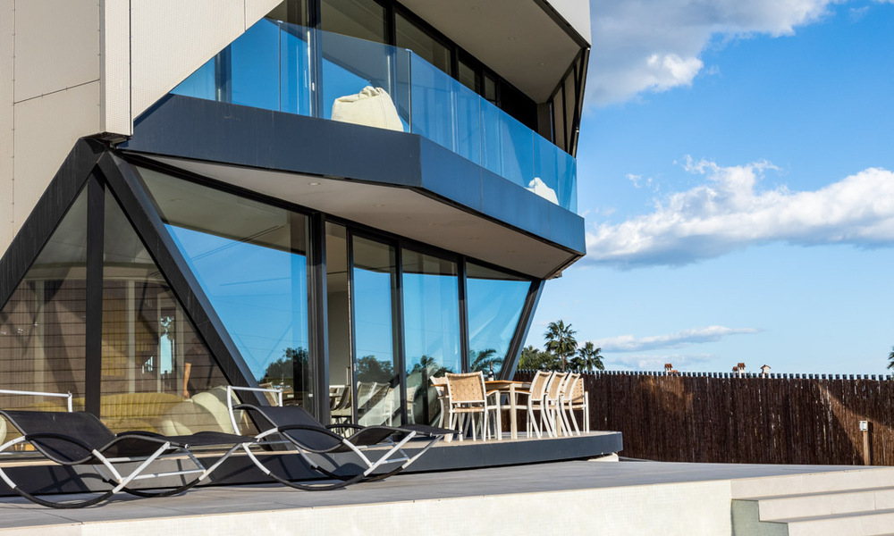 Unieke, avant-garde, 360° intelligent draaiende villa te koop op de New Golden Mile, tussen Marbella en Estepona 40225
