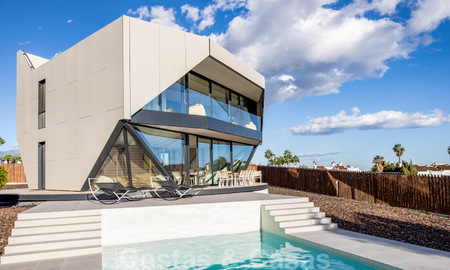 Unieke, avant-garde, 360° intelligent draaiende villa te koop op de New Golden Mile, tussen Marbella en Estepona 40226