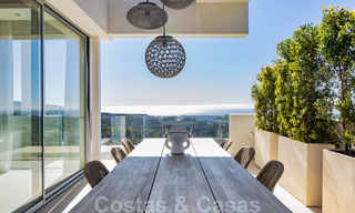 Instapklare, moderne - Andalusische, luxueuze nieuwbouw appartementen te koop met zeezicht in een gated resort in Benahavis - Marbella 40247 