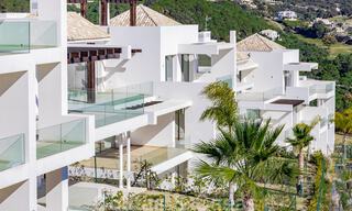 Instapklare, moderne - Andalusische, luxueuze nieuwbouw appartementen te koop met zeezicht in een gated resort in Benahavis - Marbella 40249 
