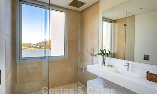 Instapklare, moderne - Andalusische, luxueuze nieuwbouw appartementen te koop met zeezicht in een gated resort in Benahavis - Marbella 40281 