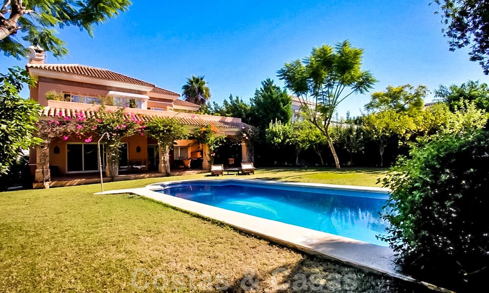 Traditionele, mediterrane luxevilla te koop in de golfvallei van Nueva Andalucia - Marbella 40297