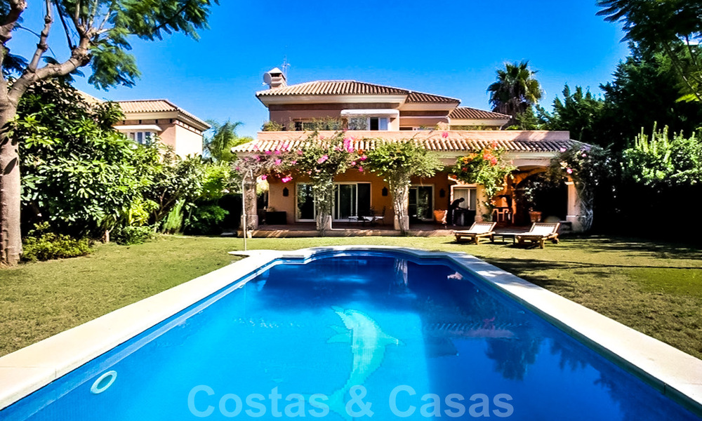 Traditionele, mediterrane luxevilla te koop in de golfvallei van Nueva Andalucia - Marbella 40298