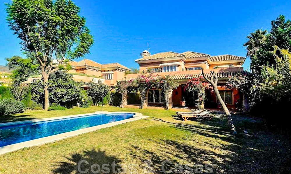 Traditionele, mediterrane luxevilla te koop in de golfvallei van Nueva Andalucia - Marbella 40300