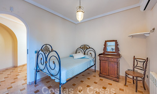 Architecturale bungalow - villa te koop met prachtige vijver op de Golden Mile, Marbella 40326 