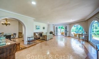 Architecturale bungalow - villa te koop met prachtige vijver op de Golden Mile, Marbella 40333 