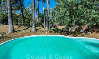 Architecturale bungalow - villa te koop met prachtige vijver op de Golden Mile, Marbella 40338 