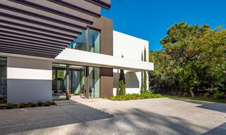 Hypermoderne, architecturale luxevilla te koop in exclusieve urbanisatie in Marbella - Benahavis 40383 