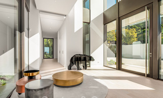 Hypermoderne, architecturale luxevilla te koop in exclusieve urbanisatie in Marbella - Benahavis 40384 