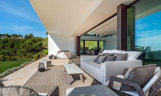 Hypermoderne, architecturale luxevilla te koop in exclusieve urbanisatie in Marbella - Benahavis 40393 
