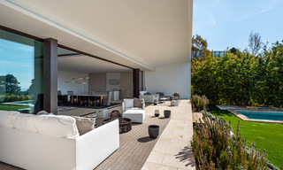Hypermoderne, architecturale luxevilla te koop in exclusieve urbanisatie in Marbella - Benahavis 40394 