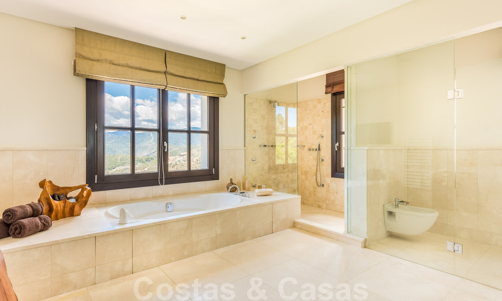 Eigentijdse, Spaanse villa te koop in het zeer exclusieve La Zagaleta Resort in Marbella - Benahavis 40418