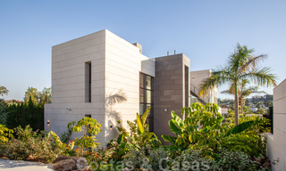 Speciale, architecturale villa te koop in een gated community in Nueva Andalucia, Marbella 40456 