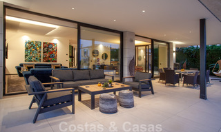 Speciale, architecturale villa te koop in een gated community in Nueva Andalucia, Marbella 40467 