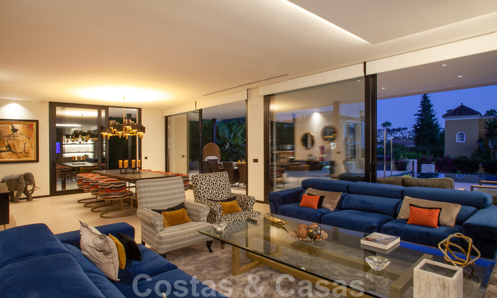 Speciale, architecturale villa te koop in een gated community in Nueva Andalucia, Marbella 40469