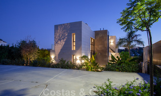 Speciale, architecturale villa te koop in een gated community in Nueva Andalucia, Marbella 40476 