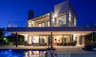 Speciale, architecturale villa te koop in een gated community in Nueva Andalucia, Marbella 40478 