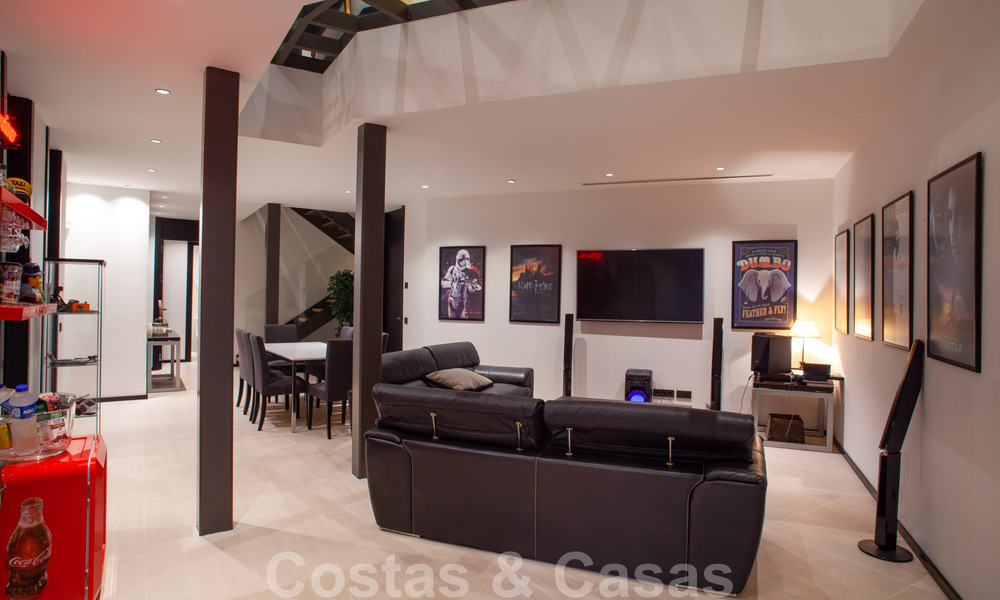 Speciale, architecturale villa te koop in een gated community in Nueva Andalucia, Marbella 40481