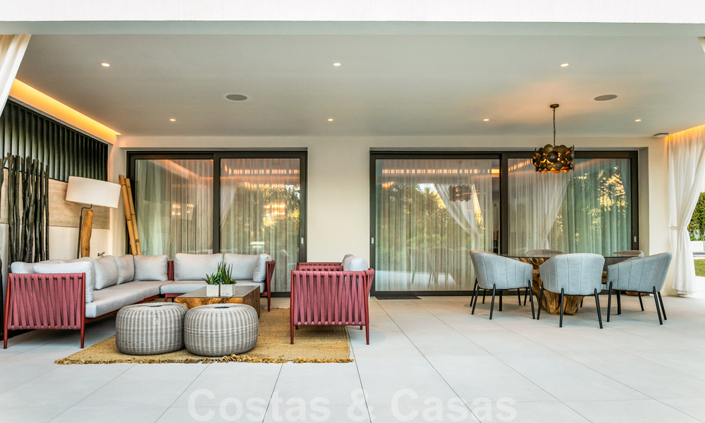 Modern duplex appartement te koop met privétuin en -zwembad op wandelafstand van voorzieningen en het strand, in een gated community op de Golden Mile van Marbella 40568