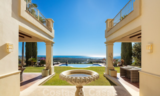 Charmante, Spaanse, luxevilla te koop, eerstelijns golf met open uitzicht over de golfbaan en de zee in Marbella - Benahavis 40874 