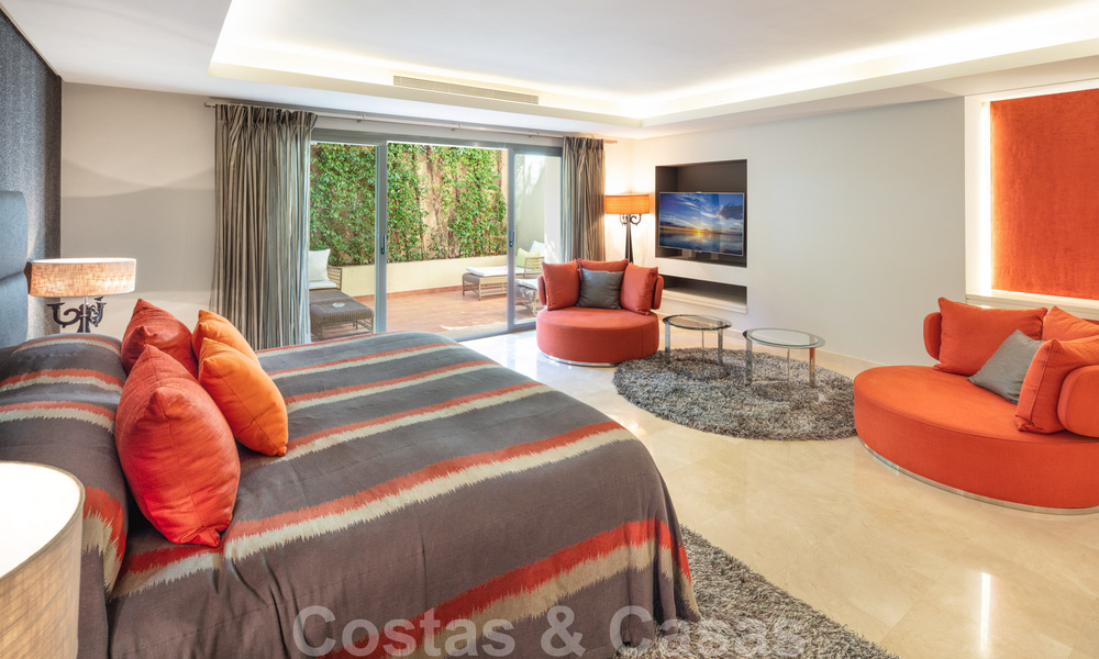 Charmante, Spaanse, luxevilla te koop, eerstelijns golf met open uitzicht over de golfbaan en de zee in Marbella - Benahavis 40885