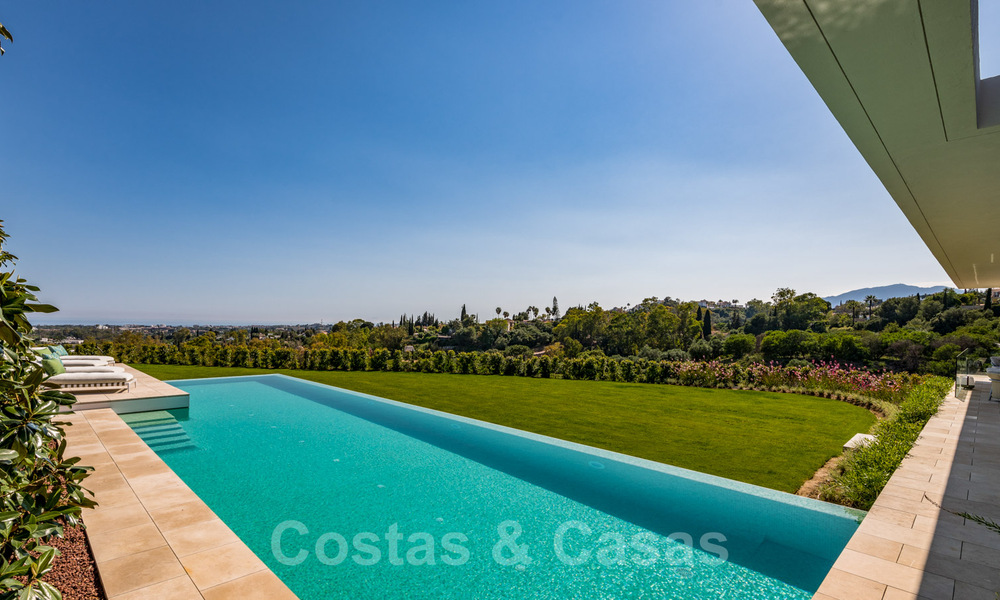 Royale, moderne villa te koop met spectaculair open zeezicht in een gated community in Benahavis - Marbella 40667