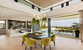 Royale, moderne villa te koop met spectaculair open zeezicht in een gated community in Benahavis - Marbella 40708 