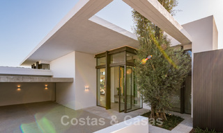Royale, moderne villa te koop met spectaculair open zeezicht in een gated community in Benahavis - Marbella 40712 