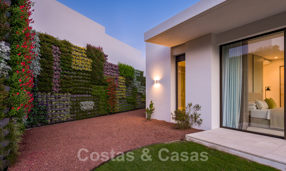 Royale, moderne villa te koop met spectaculair open zeezicht in een gated community in Benahavis - Marbella 40761