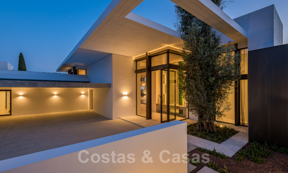 Royale, moderne villa te koop met spectaculair open zeezicht in een gated community in Benahavis - Marbella 40770