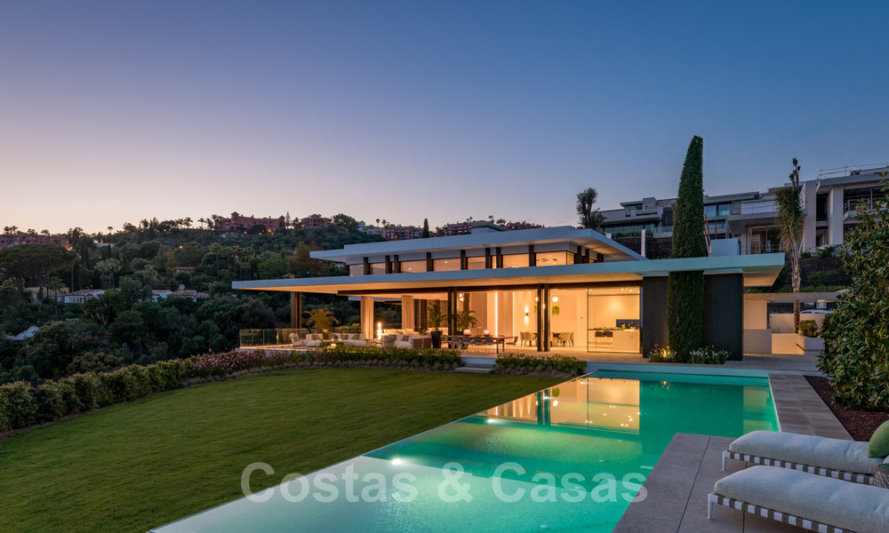 Royale, moderne villa te koop met spectaculair open zeezicht in een gated community in Benahavis - Marbella 40772