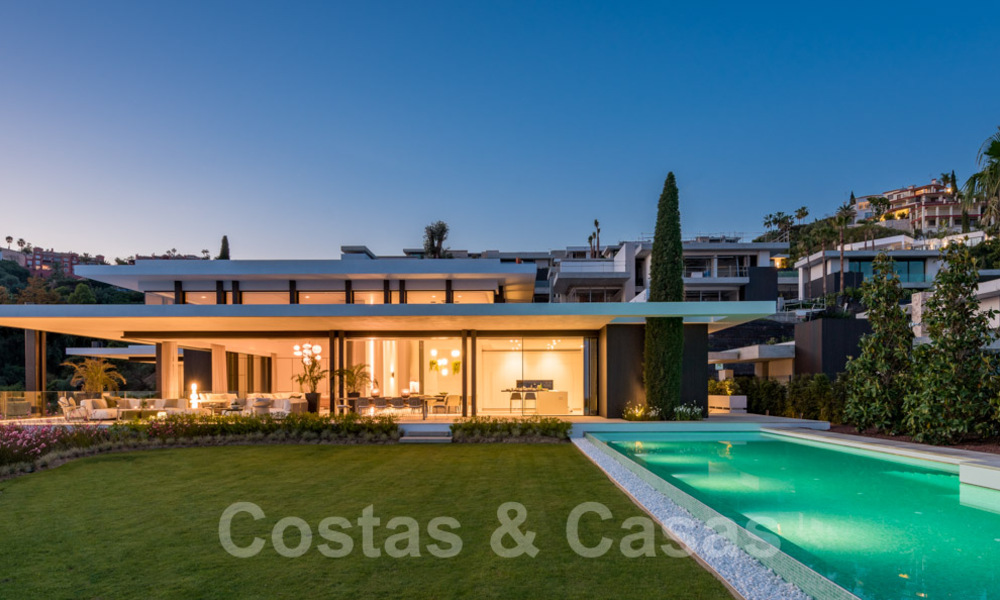 Royale, moderne villa te koop met spectaculair open zeezicht in een gated community in Benahavis - Marbella 40773