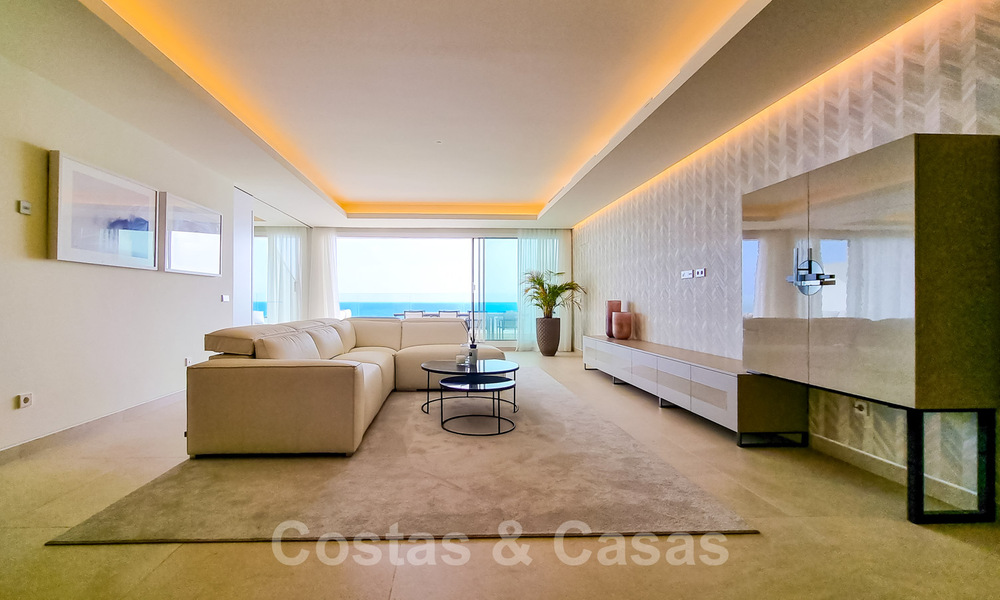 Recent gerenoveerde, luxueuze penthouses te koop, op eerstelijnsstrand met een adembenemend zeezicht, in het centrum van Estepona 40623