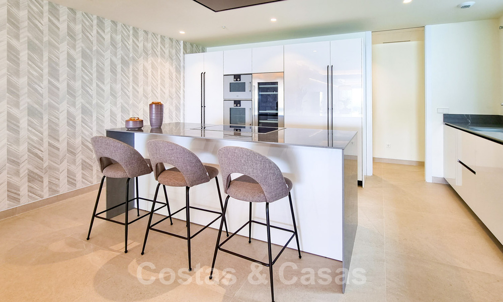 Recent gerenoveerde, luxueuze penthouses te koop, op eerstelijnsstrand met een adembenemend zeezicht, in het centrum van Estepona 40629