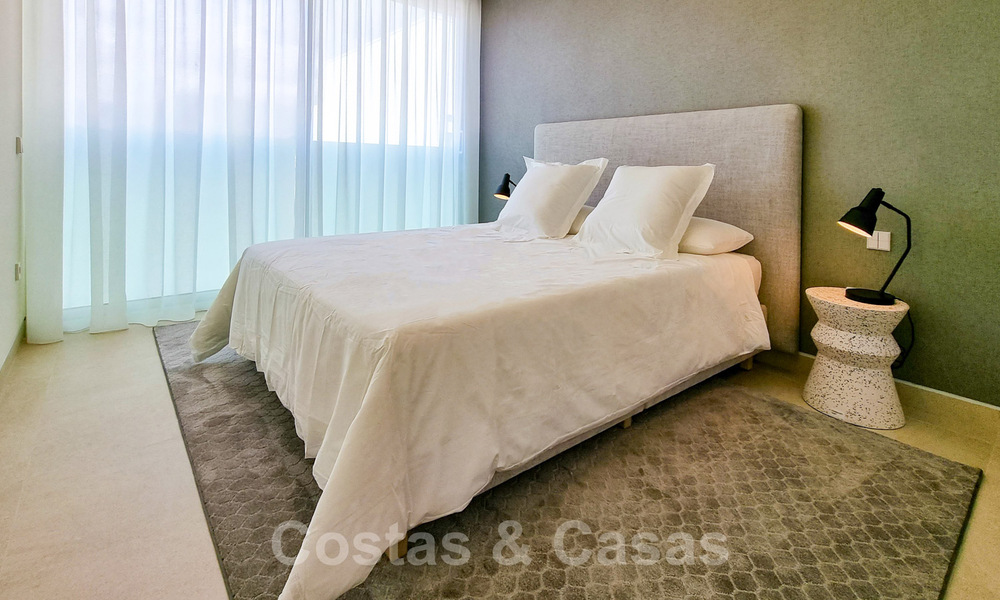 Recent gerenoveerde, luxueuze penthouses te koop, op eerstelijnsstrand met een adembenemend zeezicht, in het centrum van Estepona 40634
