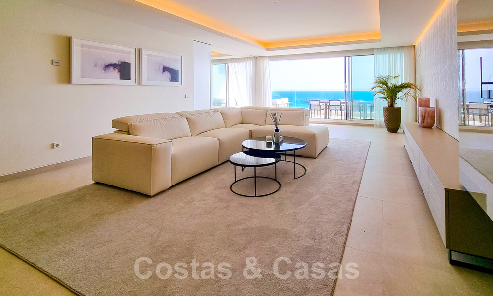 Recent gerenoveerde, luxueuze penthouses te koop, op eerstelijnsstrand met een adembenemend zeezicht, in het centrum van Estepona 40641