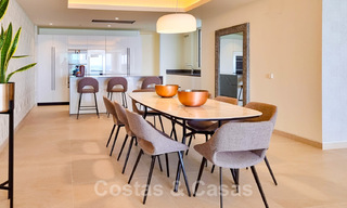 Recent gerenoveerde, luxueuze penthouses te koop, op eerstelijnsstrand met een adembenemend zeezicht, in het centrum van Estepona 40642 