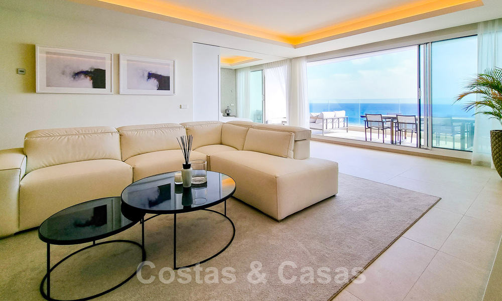 Recent gerenoveerde, luxueuze penthouses te koop, op eerstelijnsstrand met een adembenemend zeezicht, in het centrum van Estepona 40646