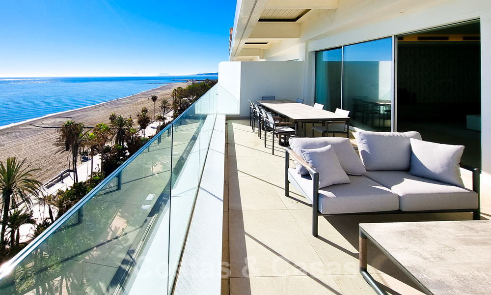 Recent gerenoveerde, luxueuze penthouses te koop, op eerstelijnsstrand met een adembenemend zeezicht, in het centrum van Estepona 40650