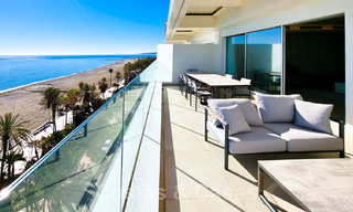 Recent gerenoveerde, luxueuze penthouses te koop, op eerstelijnsstrand met een adembenemend zeezicht, in het centrum van Estepona 40650 